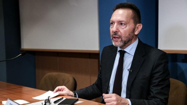 Στουρνάρας προς ΕΚΤ: "Επιταχύνετε την αγορά ομολόγων για να επέλθει ηρεμία στις κεφαλαιαγορές"