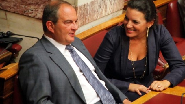 H δυσαρέσκεια Καραμανλή μετά το «άδειασμα» από τους φίλους του για το σόου – επίθεση στην Κυβέρνηση και το τελεσίγραφο στην Κεφαλογιάννη μετά το μπαϊράκι που έχει σηκώσει!