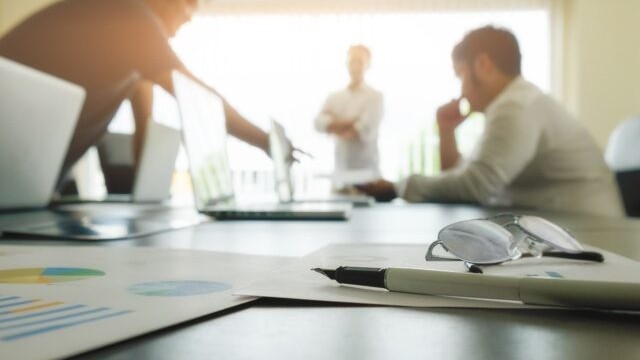 Ίση αμοιβή για ίση εργασία: Το νέο θεσμικό πλαίσιο για τη μισθολογική διαφάνεια