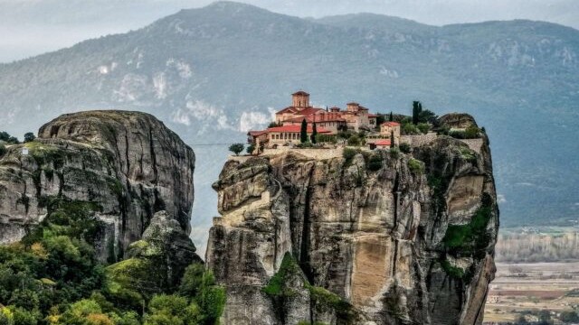Πόλος έλξης Μετέωρα, Καλαμάτα, Ιωάννινα και Σιάτιστα για το τριήμερο του Αγίου Πνεύματος