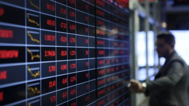 Πτώση στις ευρωπαϊκές αγορές: η ιστορική βουτιά της AkzoNobel και η σκιά των δασμών