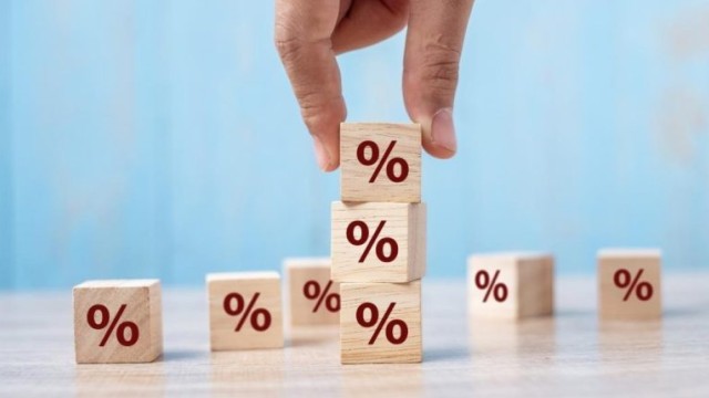 ΤτΕ: Αυξήθηκαν στο 4,76% τα επιτόκια των νέων δανείων τον Απρίλιο - Αμετάβλητο των νέων καταθέσεων