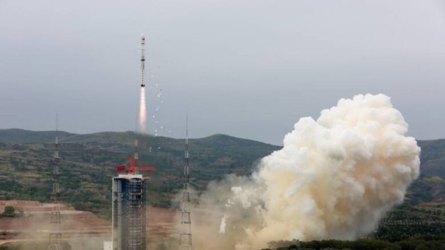 Η Κίνα στέλνει μήνυμα στη SpaceX με νέο πύραυλο και δορυφόρους