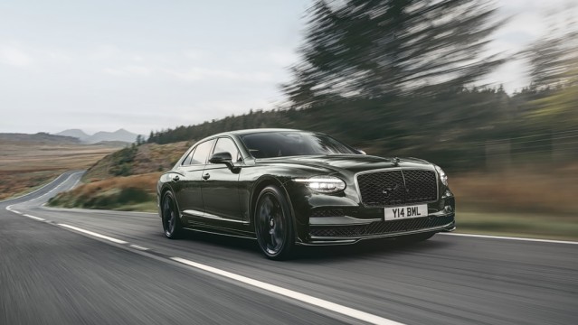 Bentley Flying Spur: Νέα γενιά με υβριδικά συστήματα και επιδόσεις