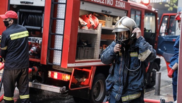 Απεγκλωβισμός ηλικιωμένης από πυρκαγιά στην Πτολεμαΐδα