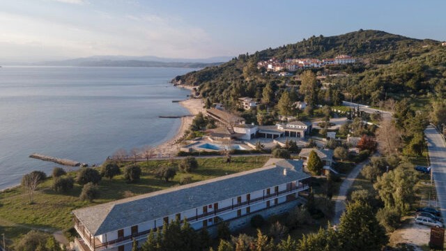 ΕΤΑΔ: Υπεγράφη η μίσθωση του ιστορικού «Ξενία Ουρανούπολης» με την Domes Resorts