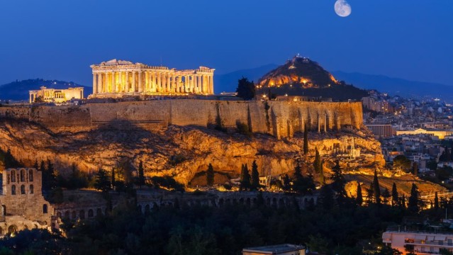 Handelsblatt: Η Αθήνα θέλει να γίνει το «Λονδίνο της Μεσογείου» – Τα hedge funds των $134 δισ. που κοιτούν Ελλάδα