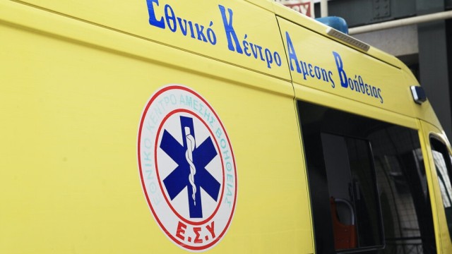 Γλυφάδα: Τρεις νεκροί σε τροχαίο – Το ΙΧ τους «καρφώθηκε» σε μάντρα