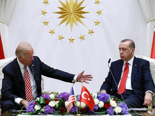 Αυστηρό μήνυμα ΗΠΑ σε Τουρκία: Φρένο στους ρωσικούς S-400 αλλιώς κυρώσεις