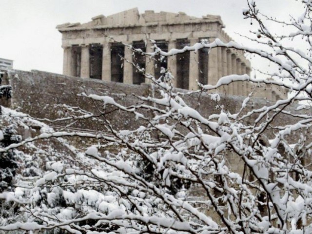 Κακοκαιρία «Μήδεια»: Στο κέντρο της Αθήνας κατεβαίνουν τα χιόνια