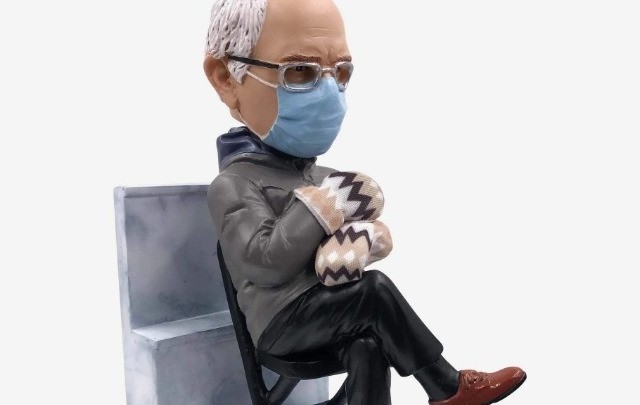 Κουκλάκι με κινητό κεφάλι έγινε ο Μπέρνι Σάντερς