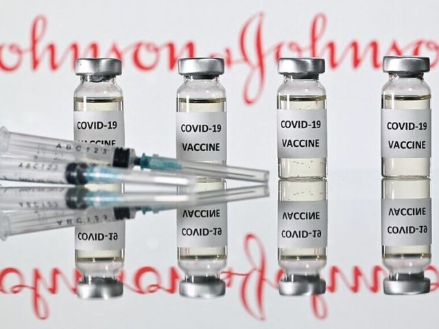 Johnson & Johnson: “Πράσινο φως” από τον FDA για τη χρήση του μονοδοσικού εμβολίου