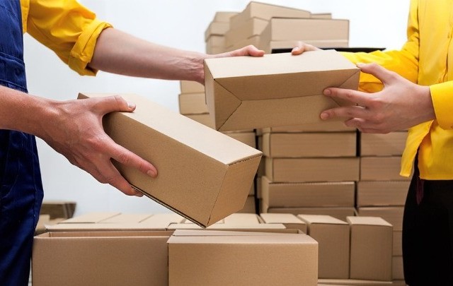 "Xειρόφρενο" στις εταιρίες ταχυμεταφορών