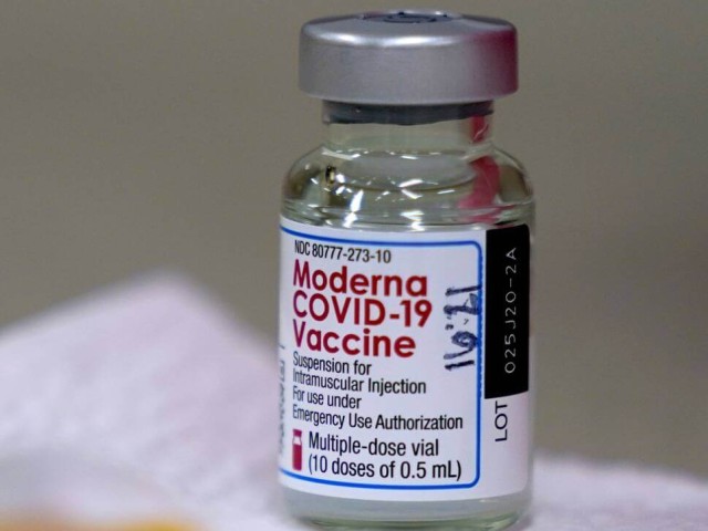 15 δόσεις εμβολίων αντί για 10 στα φιαλίδιά της προτείνει η Moderna