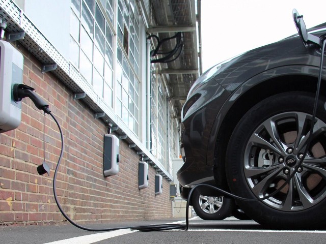 Ford: Στροφή στα ηλεκτρικά Ι.Χ. με επένδυση 1 δισ. δολ. στην Κολωνία