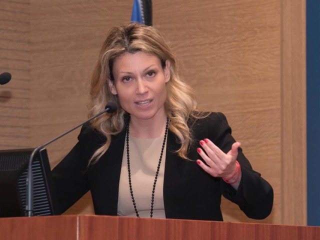 Κεφαλαιαγορά-Λαζαράκου: Προσοχή στις συμβουλές από το διαδίκτυο