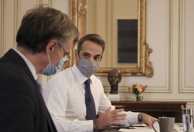 Έκτακτη σύσκεψη στο Μαξίμου: Υπό εξέταση lockdown στην Αττική όπως τον Μάρτιο