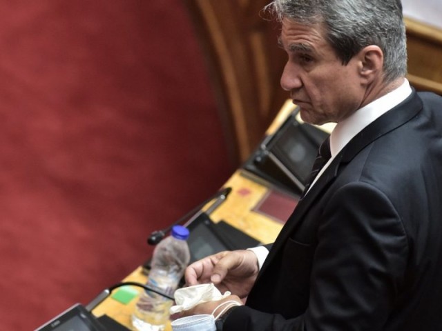 Βγαίνει στην κόντρα με την Φώφη ο Λοβέρδος