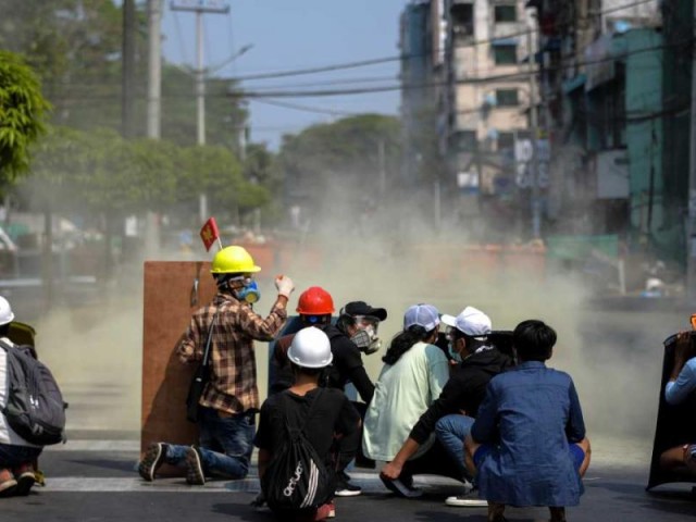 Μιανμάρ: Παύθηκε από τα καθήκοντά του ο πρεσβευτής της χώρας στον ΟΗΕ - Τραυματίας γυναίκα από σφαίρα