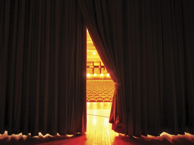 Στην Εισαγγελία η Λ. Μενδώνη για τις καταγγελίες στο θέατρο-Νέα μήνυση κατά ηθοποιού για βιασμό