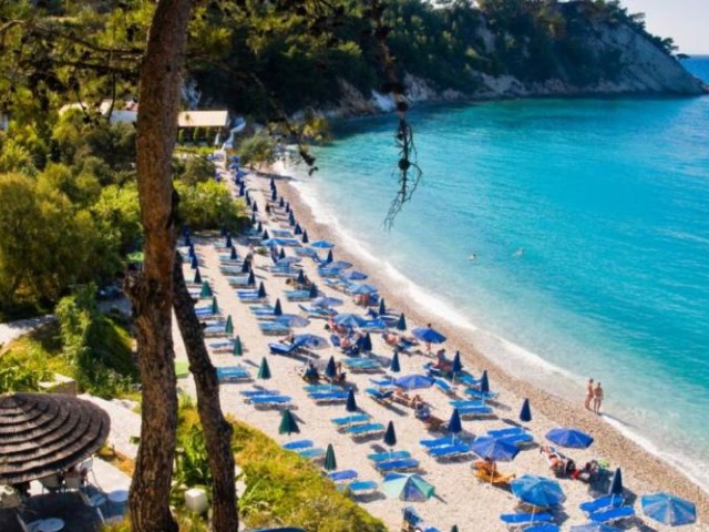 Χαλκιδική: «Κέρασμα» στους τουρίστες το 50% του ποσού για το τεστ κορωνοϊού