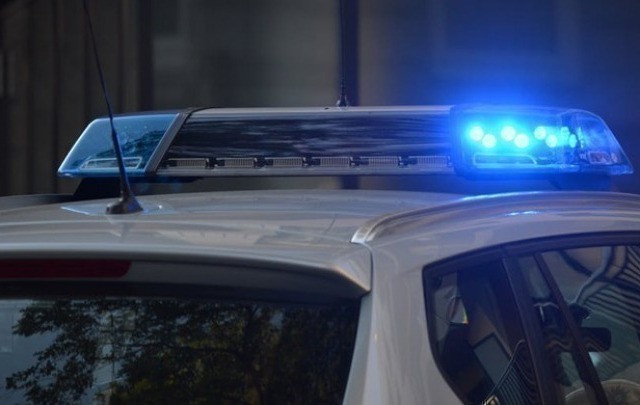 Aγνωστοι έριξαν μολότοφ σε περιπολικό στου Ζωγράφου
