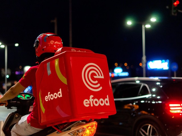 efood: Προχωρά σε νέες προσλήψεις διανομέων