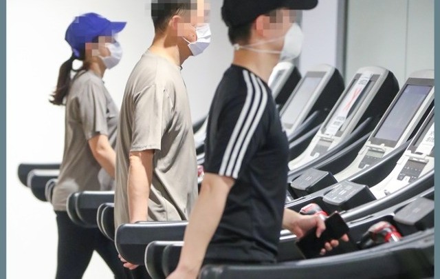 Ερευνα: Η μάσκα στην έντονη άσκηση ασφαλής για τους υγιείς