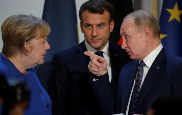 Πιθανή συνεργασία για τα εμβόλια συζήτησαν Μακρόν, Μέρκελ και Πούτιν