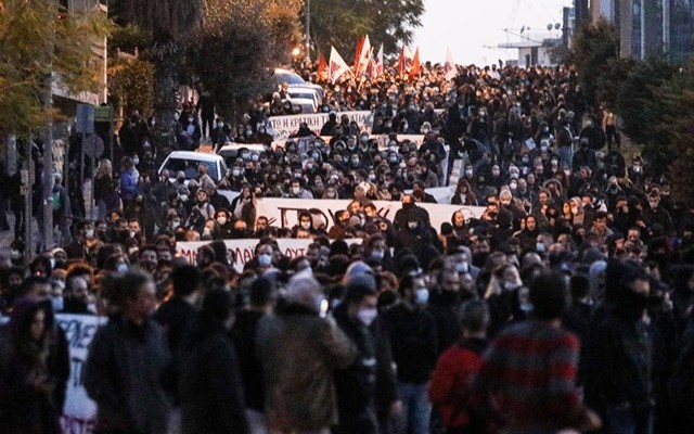 Οι δηλώσεις των κομμάτων για τα επεισόδια στη Νέα Σμύρνη