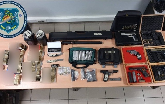 Βρέθηκε μικρό οπλοστάσιο σε σπίτι στη Θεσ/νίκη