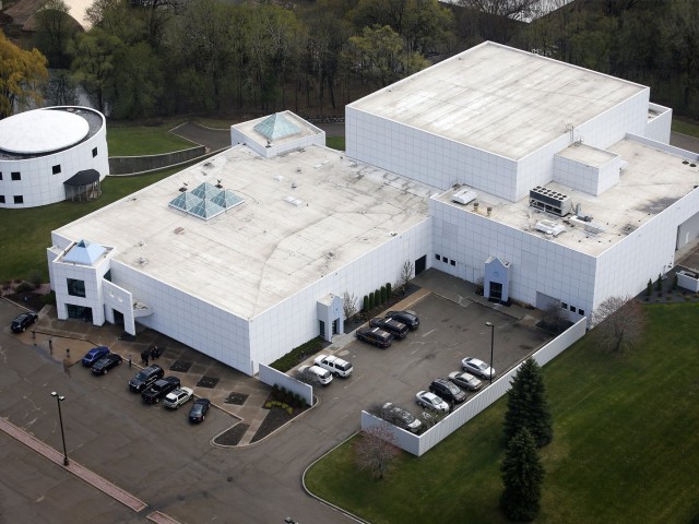 Ανοίγουν οι πύλες του Paisley Park