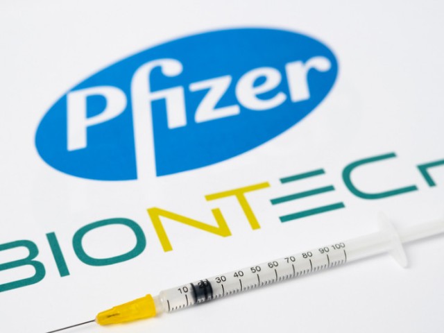 Pfizer και BioNTech θα υπερβούν κατά 20% τον στόχο  των 2 δισ. εμβολίων