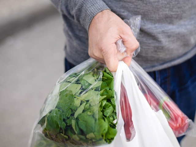 ΙΕΛΚΑ: Μείωση 99,9% στη χρήση της πλαστικής σακούλας το 2020