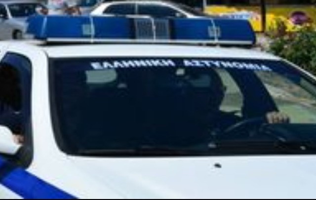 Εκκένωση κτηρίου από την αστυνομία στον Αγ. Παντελεήμονα