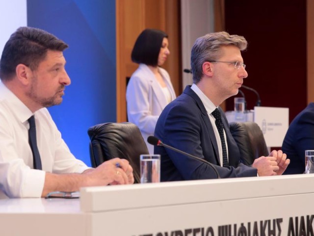 Μερική χαλάρωση των μέτρων εξήγγειλαν Σκέρτσος και Χαρδαλιάς