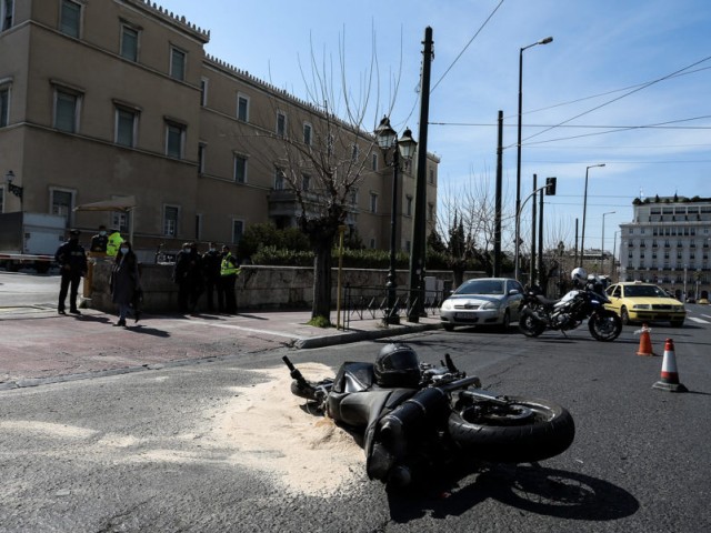 Διοικητική έρευνα για το τροχαίο έξω από την Βουλή — Ανάρτηση της Ντ. Μπακογιάννη