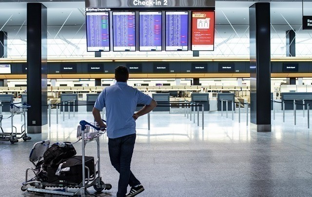 Συνεχίζεται η πτωτική πορεία της επιβατικής κίνησης στις αερομεταφορές