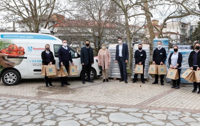 Η ΑΒ Βασιλόπουλος στηρίζει τους πληγέντες από τον σεισμό