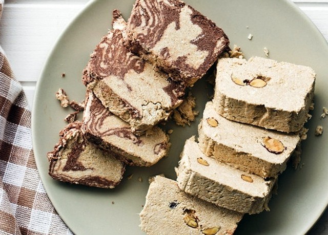 Χαλβάς παραδοσιακός, γκουρμέ αλλά και...ψητός σε αλουμινόχαρτο