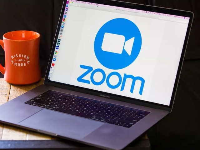 Εκρηκτικά κέρδη για το Zoom, που έγινε δημοφιλές εν μια νυκτί