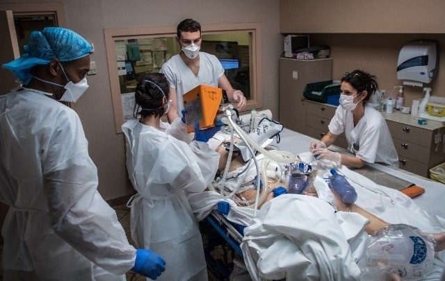 Ερευνα: 2 στους 100 ασθενείς Covid σε ΜΕΘ παθαίνουν εγκεφαλικό