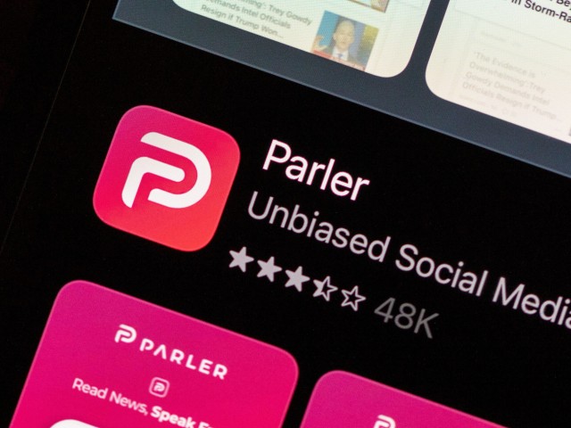 Η Apple σχεδιάζει να επαναφέρει το Parler στο Appstore