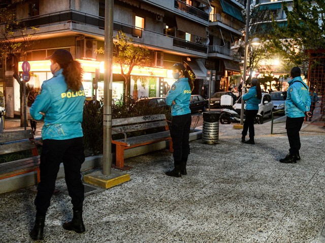 "'Εκλεισε" η πλατεία Βαρνάβα στο Παγκράτι