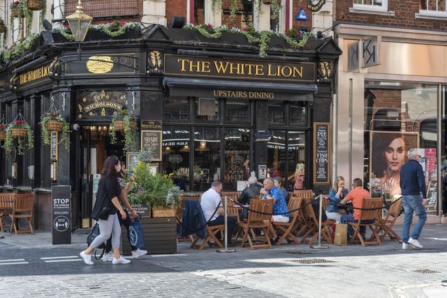 Standard & Poor's: Σε μια τριετία θα ανακάμψουν οι βρετανικές "παμπς"