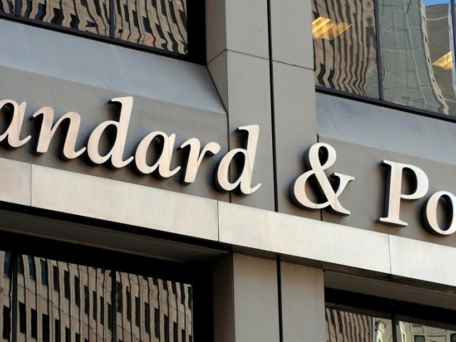 Standard & Poor's: Αναβάθμιση της ελληνικής οικονομίας με θετικές προοπτικές