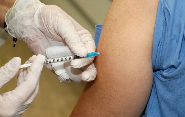 Ανοίγει η πλατφόρμα εμβολιασμών για τους 55ρηδες