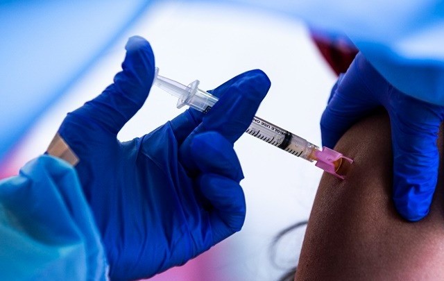 Εμβολιάζονται οι... 30αρηδες