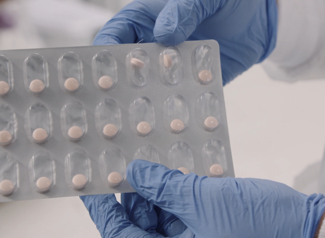 ΕΚΠΑ: Έρευνες για νέο χάπι κατά του κορωνοϊού