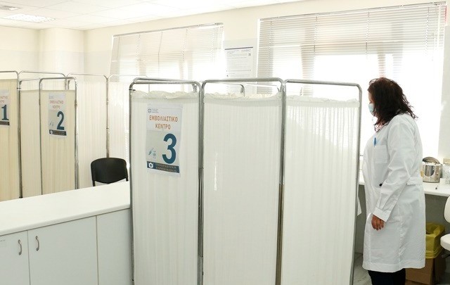 Σε λειτουργία από σήμερα τα δύο νέα mega εμβολιαστικά κέντρα